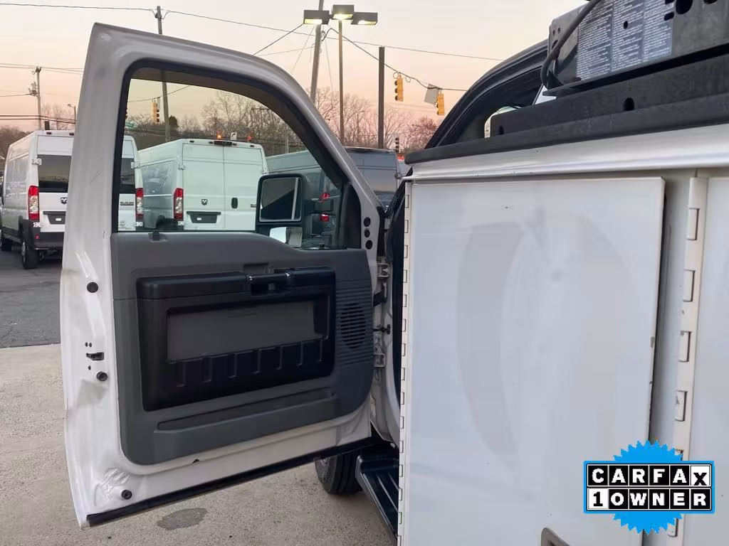 2013 Ford F-550 - 1FDUF5HT4DEB59331 - Image #19