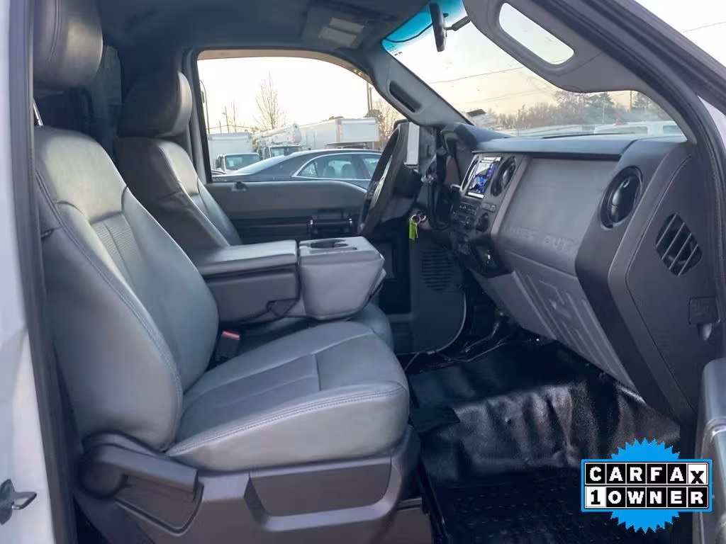2013 Ford F-550 - 1FDUF5HT4DEB59331 - Image #23